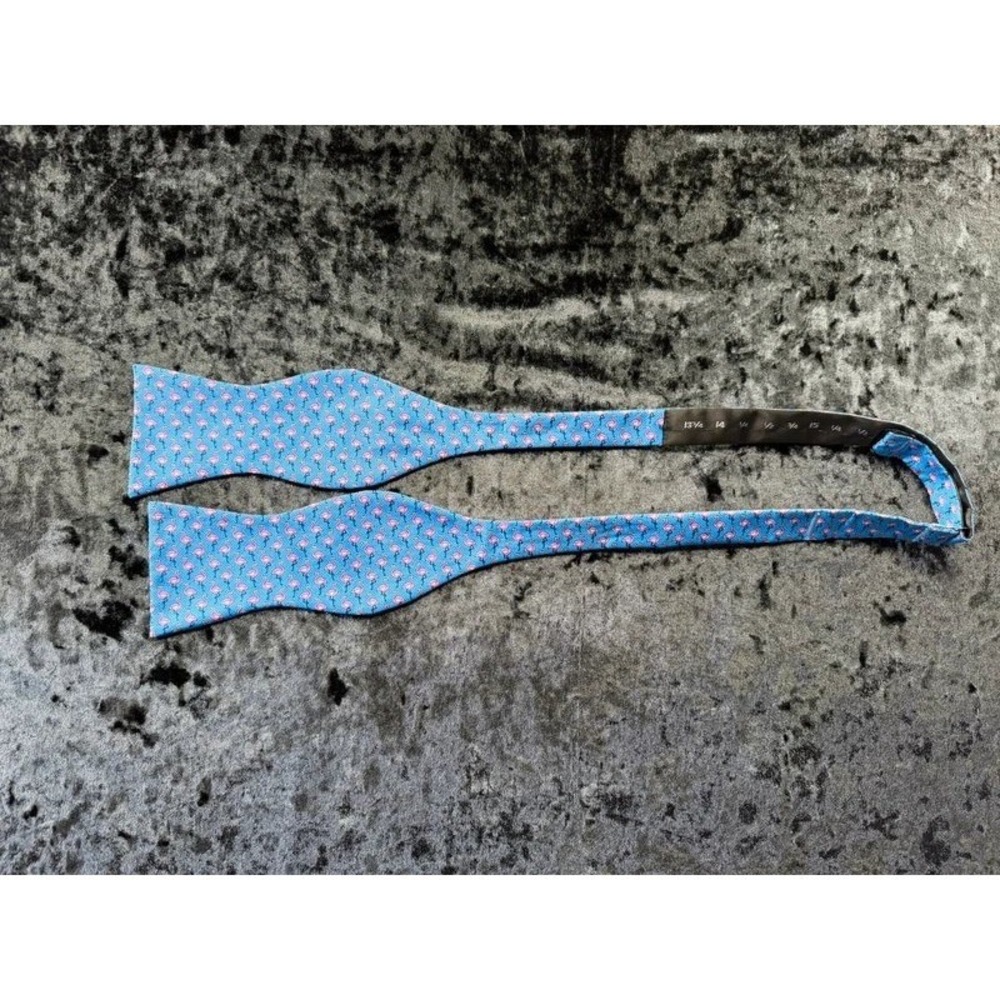 Tommy Hilfiger 100% Silk Bow Tie Blue Pink Flamingo Self Tie Adjustable - Picture 2 of 4